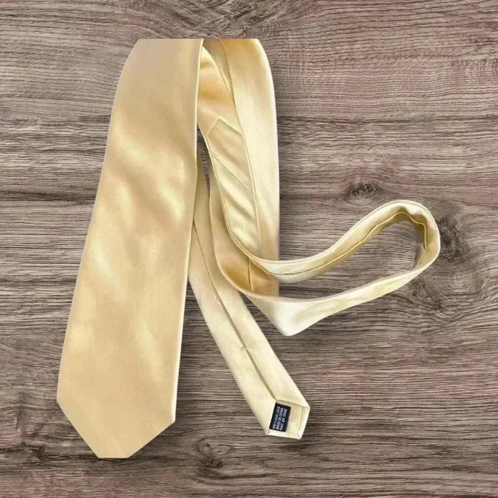 2 for $30 ✅Men’s  Geoffrey Beene Light Yellow necktie